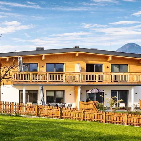Isanora - With Garden Ferienhaus *